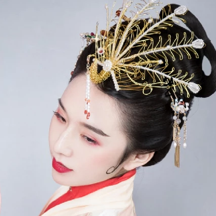 古典帶團扇女生頭像，唯美古風真人頭像