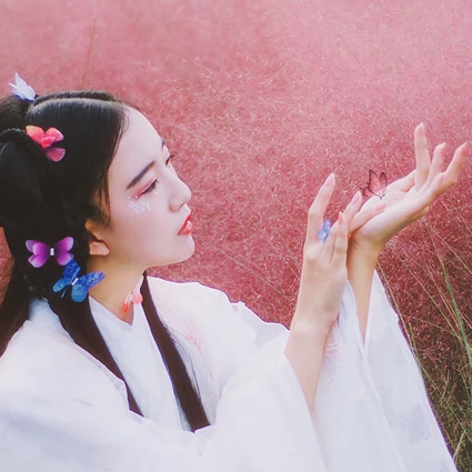 蝶花帶傘女生頭像，唯美古風真人頭像