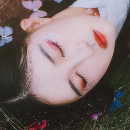 蝶花帶傘女生頭像，唯美古風真人頭像