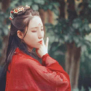 相思紅衣帶傘女生頭像，唯美古風真人頭像