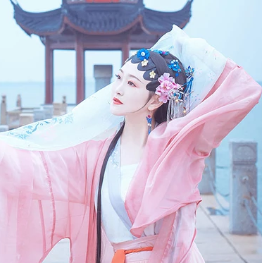 京劇花旦帶折扇女生頭像，唯美古風真人頭像