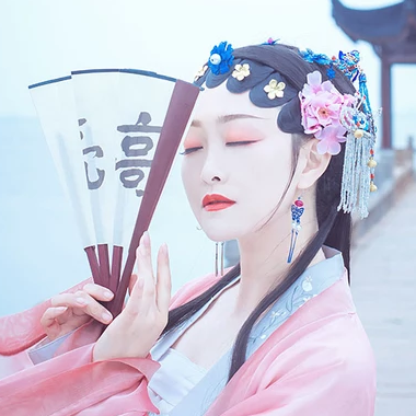 京劇花旦帶折扇女生頭像，唯美古風真人頭像