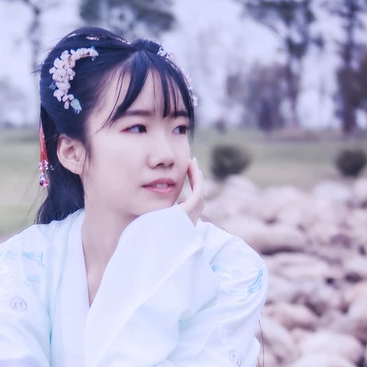 清新帶團(tuán)扇女生頭像，唯美古風(fēng)真人頭像