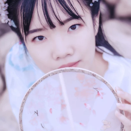 清新帶團(tuán)扇女生頭像，唯美古風(fēng)真人頭像