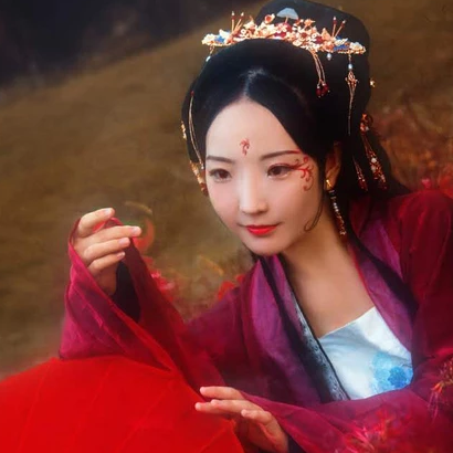 彼岸花妖艷女子頭像，唯美古風真人頭像