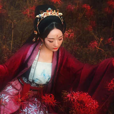 彼岸花妖艷女子頭像，唯美古風真人頭像