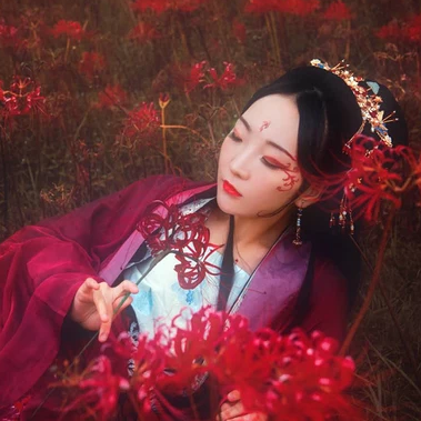 彼岸花妖艷女子頭像，唯美古風真人頭像