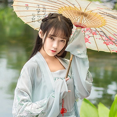 杜若花枝帶和團扇傘女生頭像，唯美古風頭像