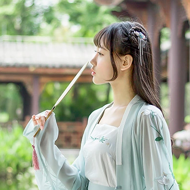 杜若花枝帶和團扇傘女生頭像，唯美古風頭像