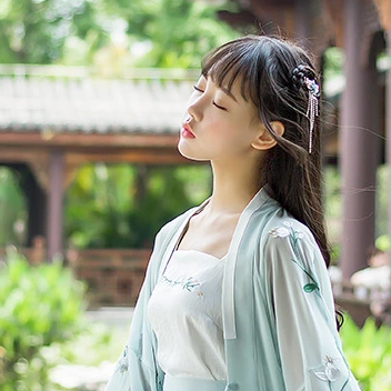 杜若花枝帶和團扇傘女生頭像，唯美古風頭像