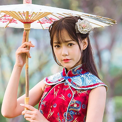 紅衣帶傘女生頭像，唯美古風真人頭像