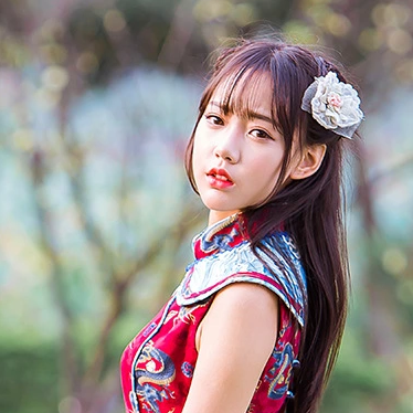 紅衣帶傘女生頭像，唯美古風真人頭像