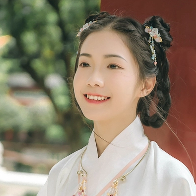 粉嫩提燈少女頭像，唯美古真人頭像