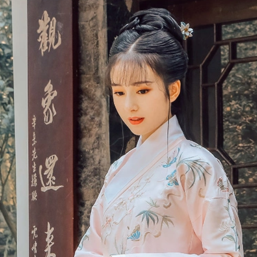 漢服帶團扇女生頭像，唯美古風真人頭像