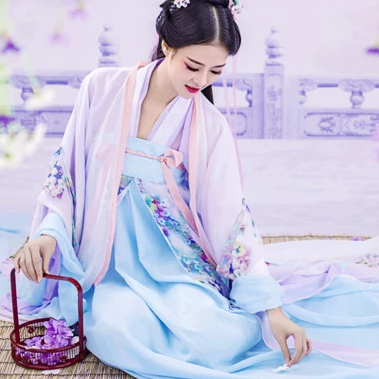 飄逸紫衣帶團(tuán)扇女生頭像，唯美古風(fēng)真人頭像