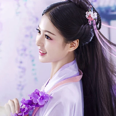 飄逸紫衣帶團(tuán)扇女生頭像，唯美古風(fēng)真人頭像