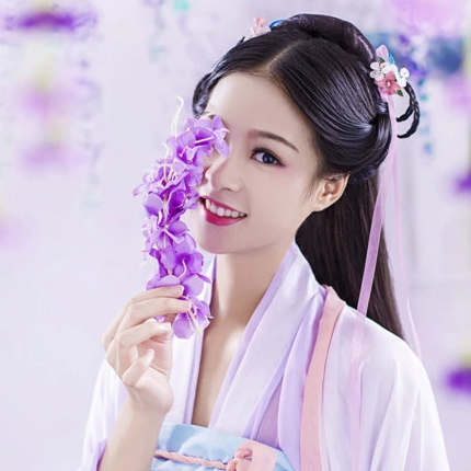 飄逸紫衣帶團(tuán)扇女生頭像，唯美古風(fēng)真人頭像