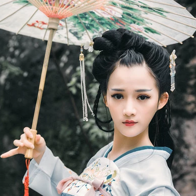 兩組齊胸襦裙漢服女子頭像，唯美古風真人頭像