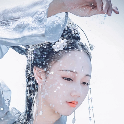 兩組齊胸襦裙漢服女子頭像，唯美古風真人頭像