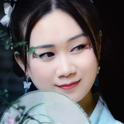 竹林帶團扇女生頭像，唯美古風真人頭像