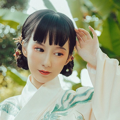 俏皮可愛帶團扇女生頭像，唯美古風真人頭像