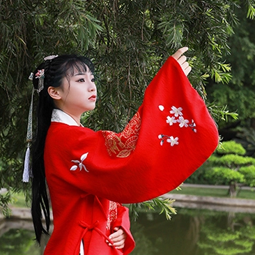 鮮艷紅衣女生頭像，唯美古風真人頭像