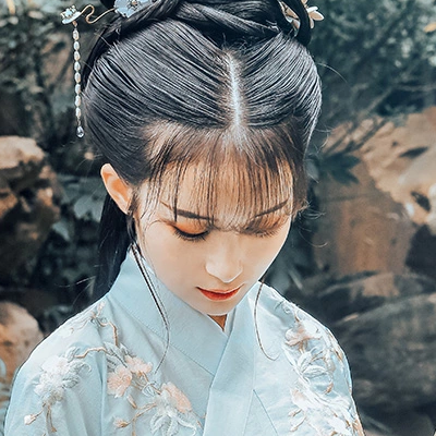 漢服帶傘女生頭像，唯美古風真人頭像