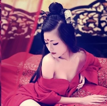 性感妖嬈紅衣女生頭像，唯美古風真人頭像