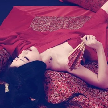 性感妖嬈紅衣女生頭像，唯美古風真人頭像
