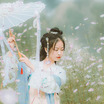 漢服女子帶傘頭像，唯美古風真人頭像