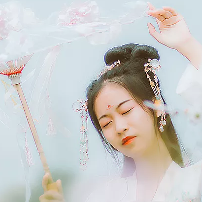 漢服女子帶傘頭像，唯美古風真人頭像