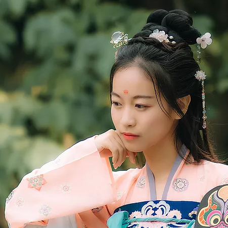柳葉下放風箏女生頭像，唯美古風真人頭像