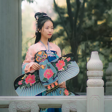 柳葉下放風箏女生頭像，唯美古風真人頭像