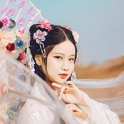 嬌艷帶傘女生頭像，唯美古風真人頭像