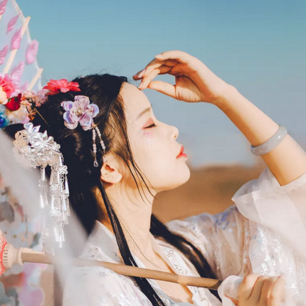 嬌艷帶傘女生頭像，唯美古風真人頭像