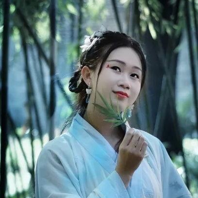 竹林帶團扇女生頭像，唯美古風真人頭像