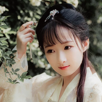 小清新白衣女子頭像，唯美古風真人頭像
