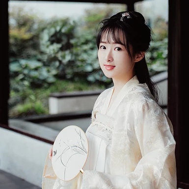 小清新白衣女子頭像，唯美古風真人頭像