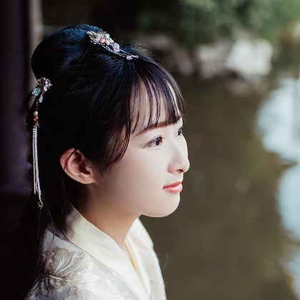 小清新白衣女子頭像，唯美古風真人頭像
