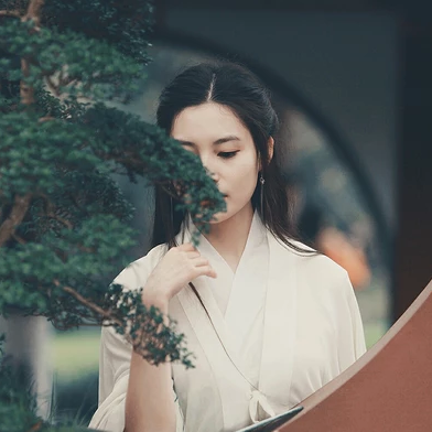 蒙眼帶團(tuán)扇女子頭像，唯美古風(fēng)真人頭像