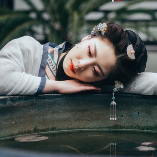 年華沉浮女子頭像，唯美古風真人頭像