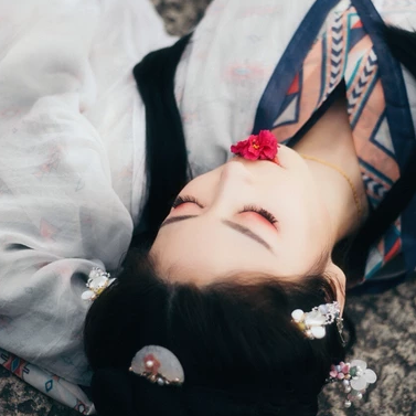 年華沉浮女子頭像，唯美古風真人頭像