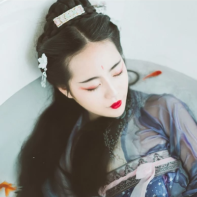 金魚妖艷的女子頭像，唯美古風真人頭像