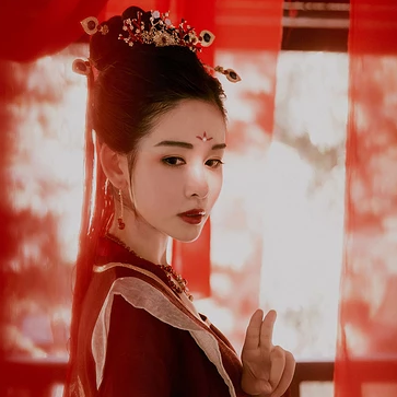 紅佛女子頭像，唯美古風真人頭像