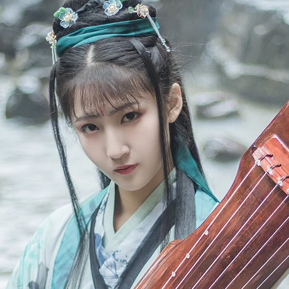 青玉流帶劍少女頭像，唯美古風真人頭像