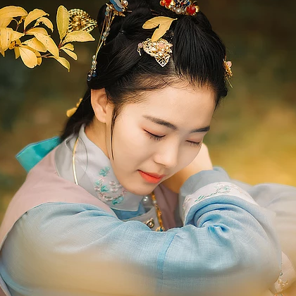 秋風帶團扇少女頭像，唯美古風真人頭像
