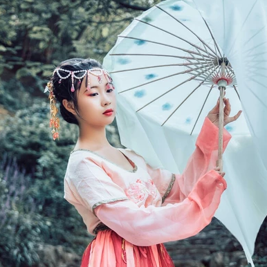 浮世年華少女頭像，唯美古風真人頭像
