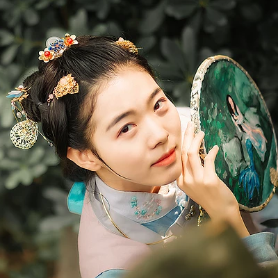 秋風帶團扇少女頭像，唯美古風真人頭像