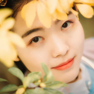 秋風帶團扇少女頭像，唯美古風真人頭像