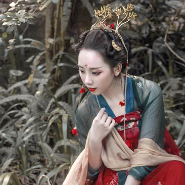 嬌艷紅裙帶紅傘頭像，唯美古風(fēng)女子頭像